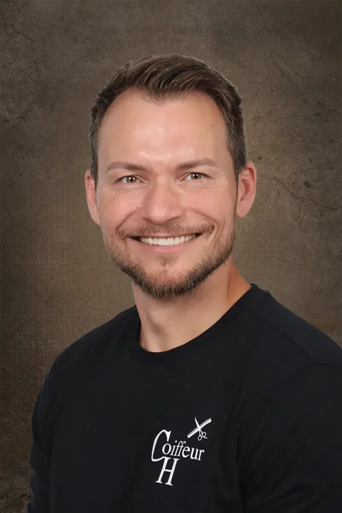 Porträt von Friseurmeister und Chef Christopher Hebbe